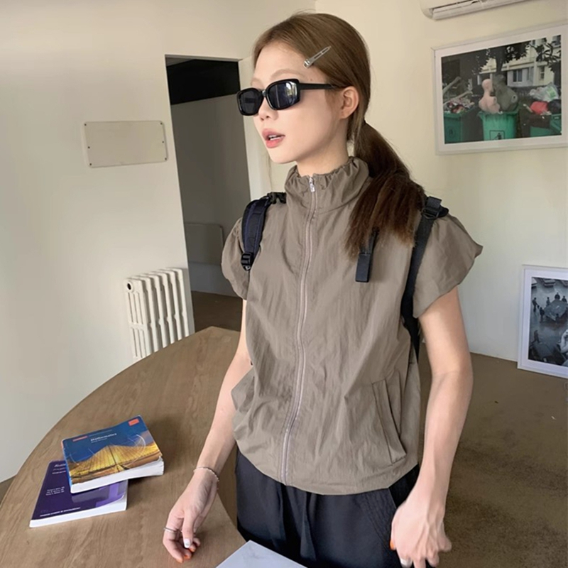 Fashionable and super hot new Korean style sun protection short-sleeved jacket small turtleneck zipper sports casual jacket top