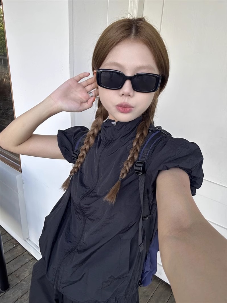 Fashionable and super hot new Korean style sun protection short-sleeved jacket small turtleneck zipper sports casual jacket top