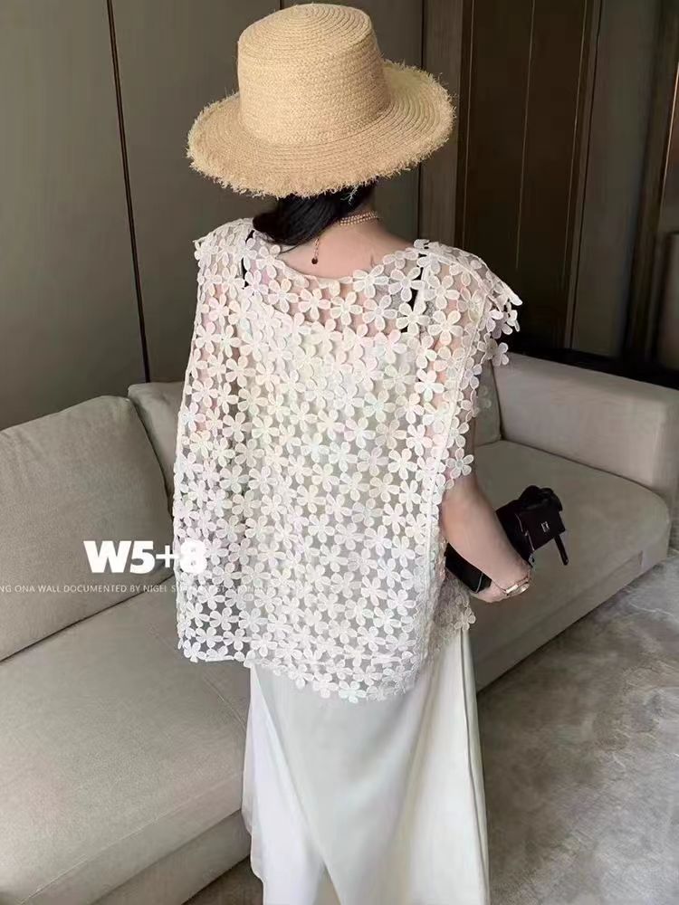 2024 summer new style sleeveless vest for women with embroidered flowers, hollow crochet design, niche and chic outer blouse