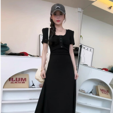 批发法式气质方领短袖<b class='q'>连衣裙</b>女夏季2026新款高级感修身显瘦<b class='q'>包臀</b>长裙子