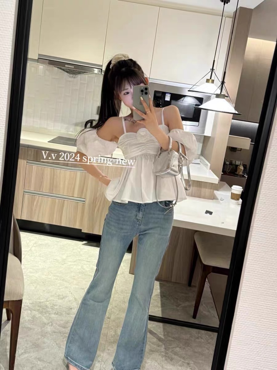 Korean style hot girl pure desire three-dimensional flower design suspender top 2024 early summer new style waist pleated top for women