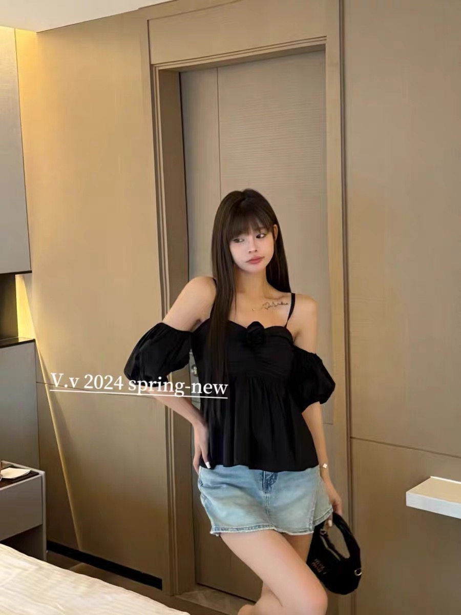 Korean style hot girl pure desire three-dimensional flower design suspender top 2024 early summer new style waist pleated top for women