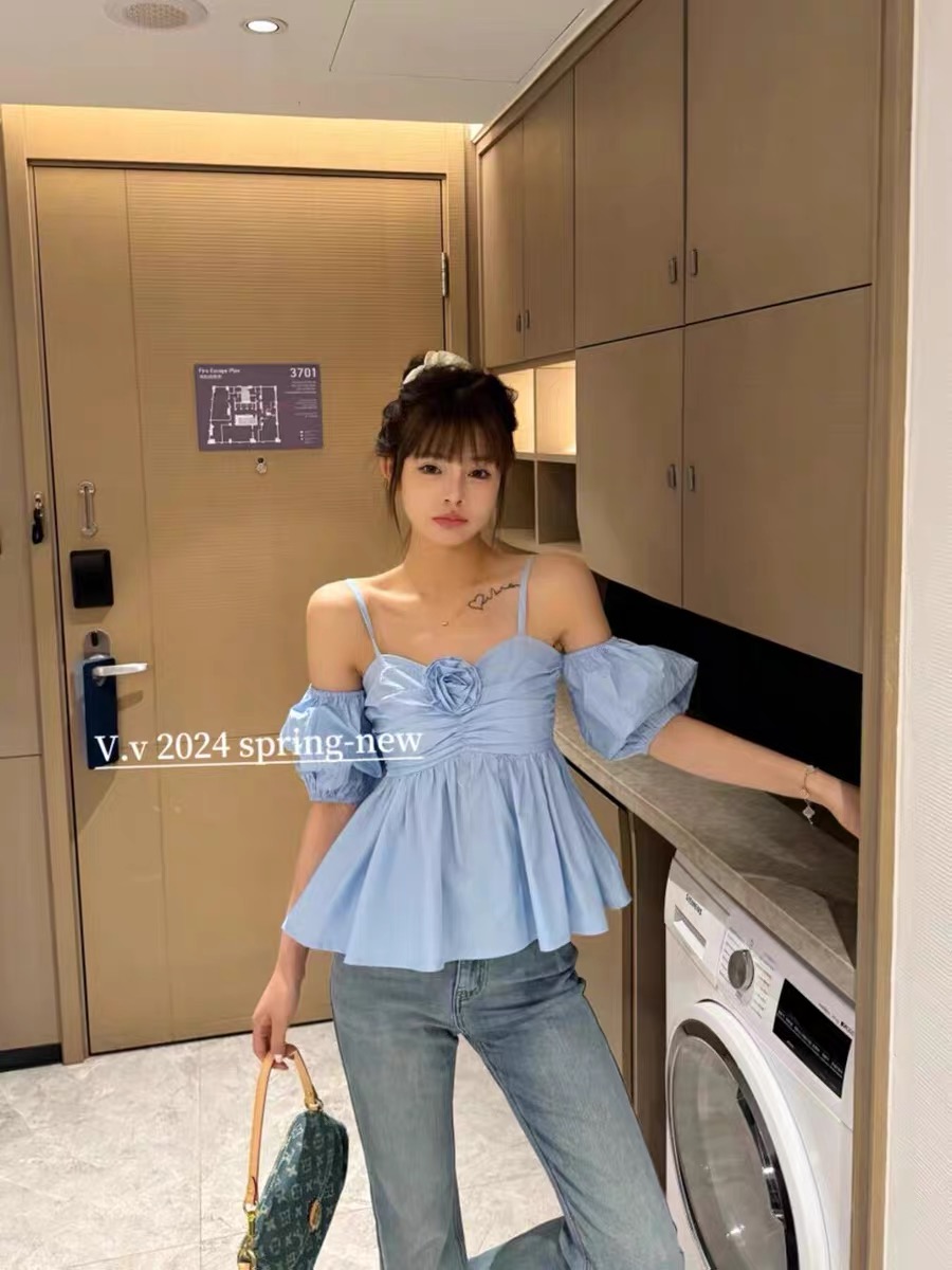 Korean style hot girl pure desire three-dimensional flower design suspender top 2024 early summer new style waist pleated top for women