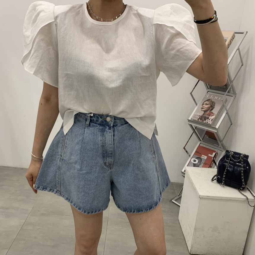 Versatile high-waist slim casual buttoned wide-leg jeans shorts for women