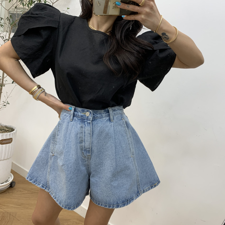 Versatile high-waist slim casual buttoned wide-leg jeans shorts for women