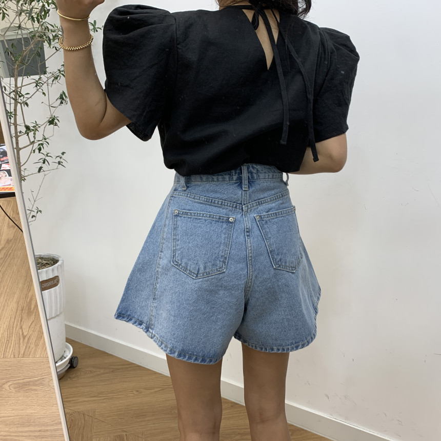 Versatile high-waist slim casual buttoned wide-leg jeans shorts for women