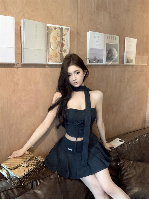 Real shot~hot girl romantic halter neck strap tube top pleated skirt suit for women