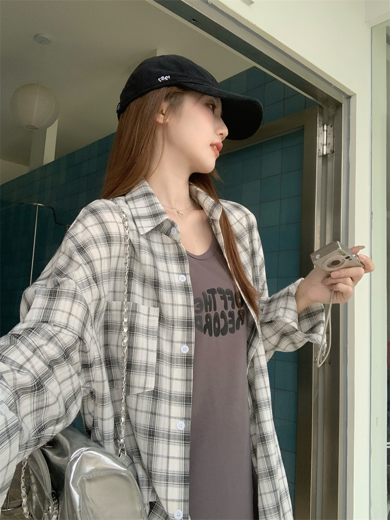 Actual shot 2024 new loose and thin sunscreen long-sleeved plaid shirt for women + letter printed vest skirt suit