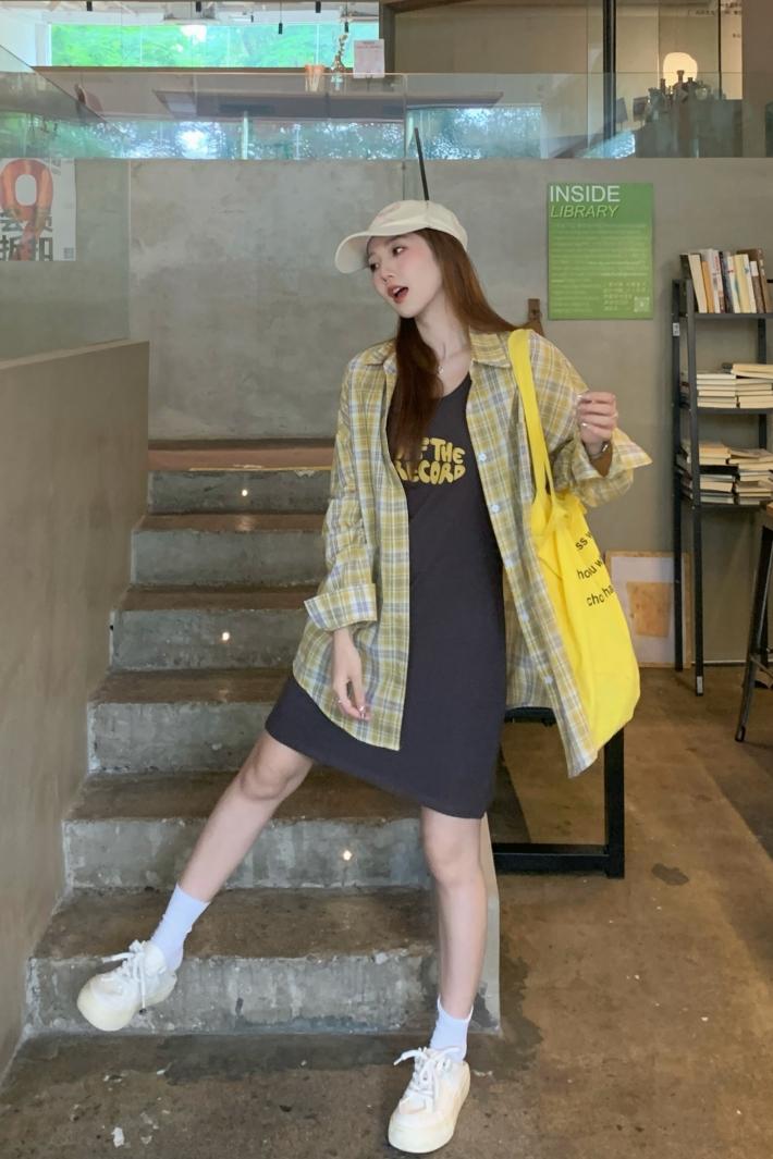 Actual shot 2024 new loose and thin sunscreen long-sleeved plaid shirt for women + letter printed vest skirt suit