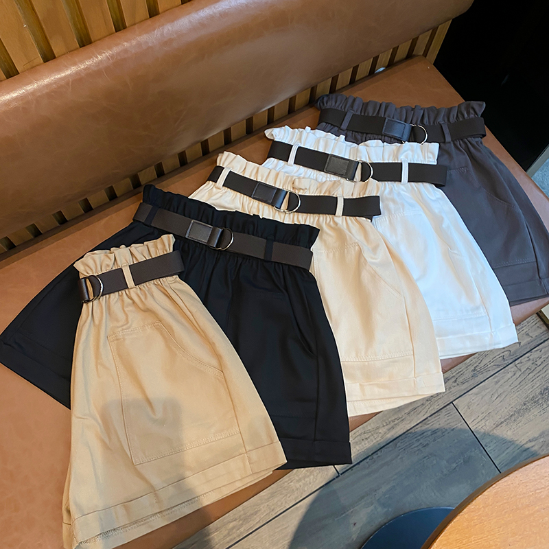 Real shot of summer shorts, fashionable and simple, high-waisted, slim, casual wide-leg pants with belt shorts