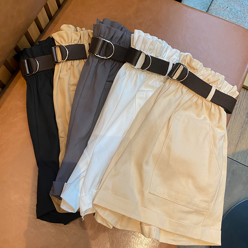 Real shot of summer shorts, fashionable and simple, high-waisted, slim, casual wide-leg pants with belt shorts