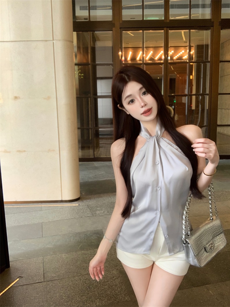 Real shot of sexy halterneck top style tube top sleeveless backless suspender shirt