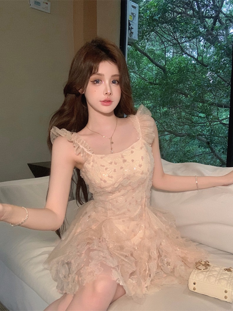 실사 정가 작은 샤넬 스타일 망사 주름 자수 어깨끈 높음 세트 명문 여성 허리 수축 예복 프릴 드레스