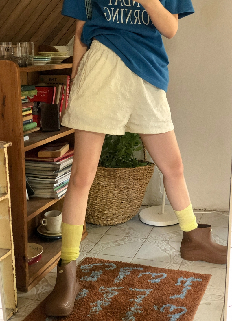 Summer Korean cute solid color three-dimensional jacquard small flower texture straight shorts for women with elastic waist and loose Japanese style