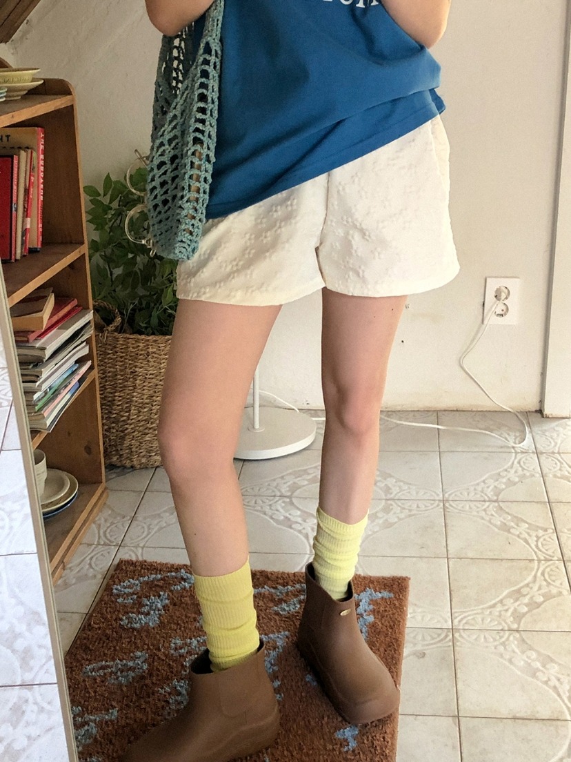 Summer Korean cute solid color three-dimensional jacquard small flower texture straight shorts for women with elastic waist and loose Japanese style