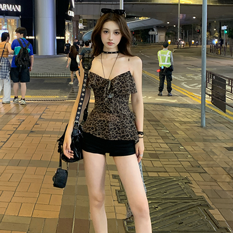 Complete three standards ~ 2024 new summer leopard print suspender women's summer outer wear v-neck sleeveless top sweet and spicy vest