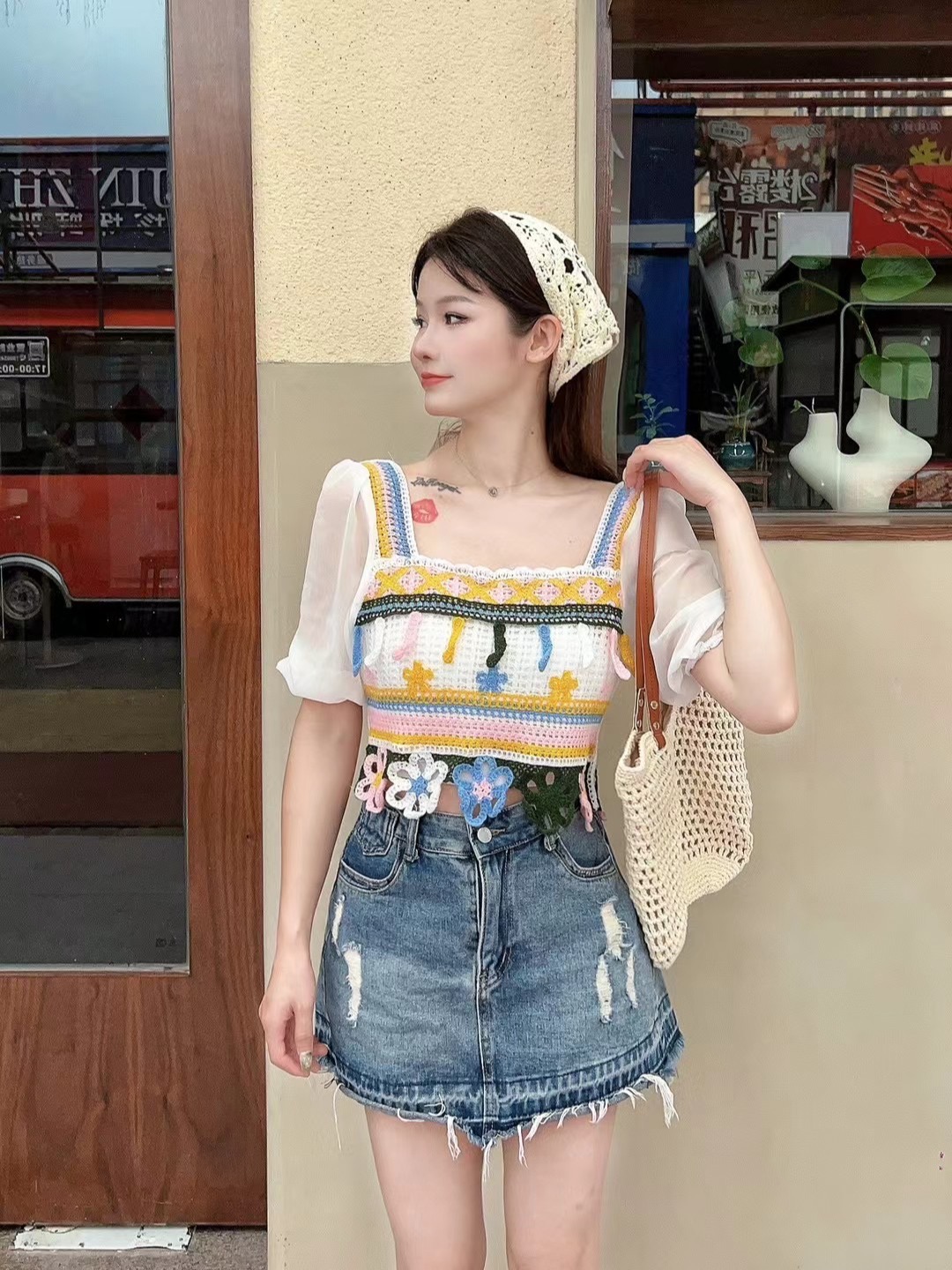 French age-reducing V-neck sweater 2024 summer new heavy industry embroidered chiffon puff sleeve fashion versatile top