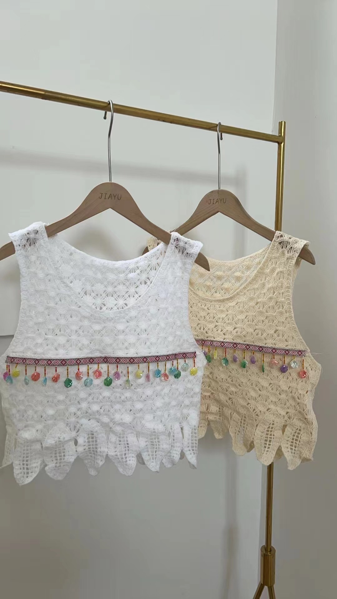 2024 New French Sweet Short Braided Crochet Hollow Vest Vest Women’s Summer Design Niche Top