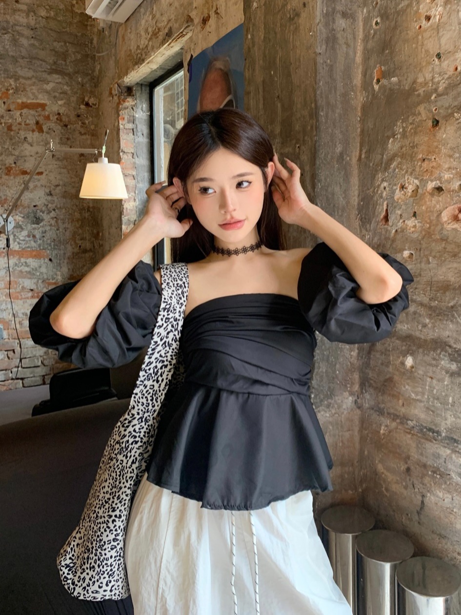 Actual shot of new design niche puff sleeve one-shoulder tube top French gentle style short shirt for women