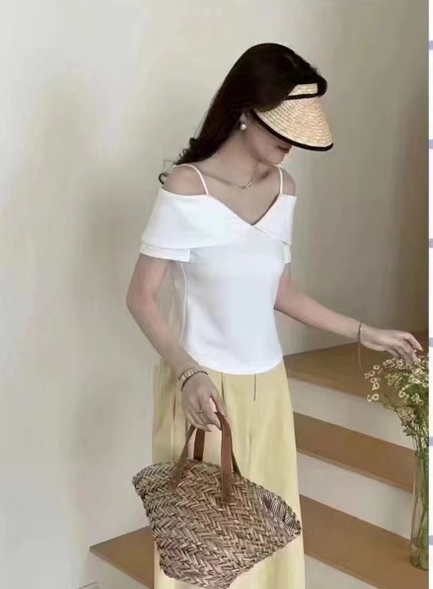 Sweet and Spicy One-shoulder Top with Ruffle Design for Women 2024 Summer Slim Fit Short Hot Girls Camisole Top