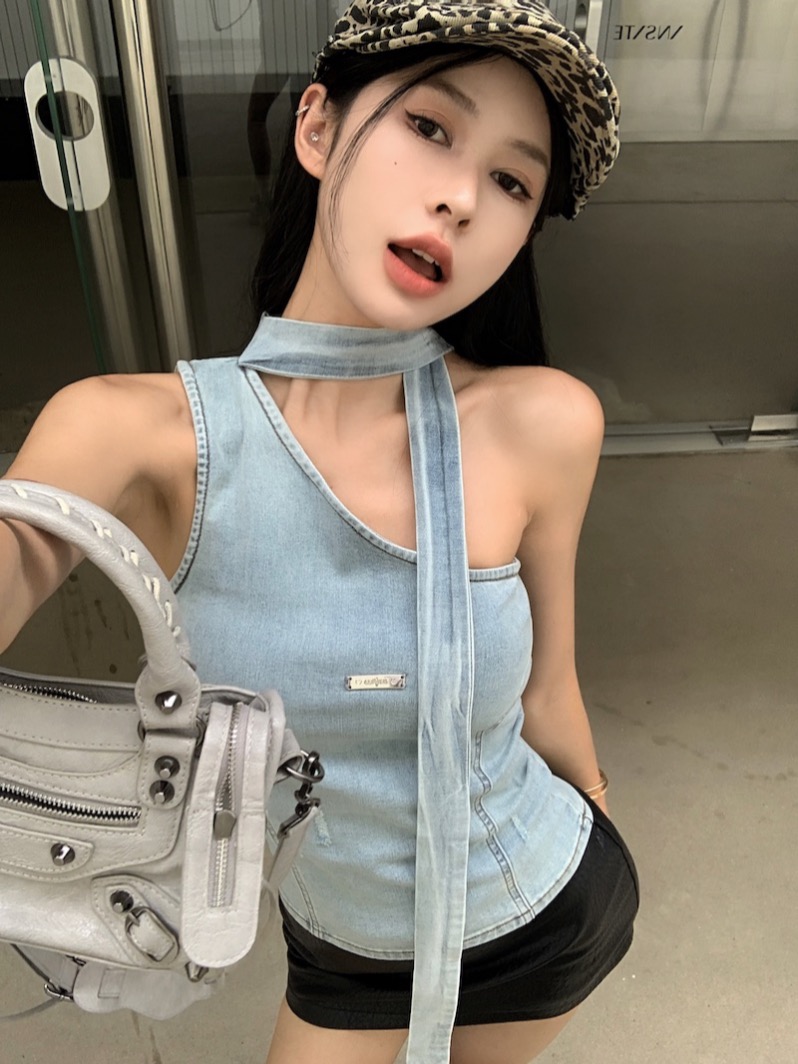 Real shot Korean style slimming design slanted shoulder halterneck retro denim vest hot girl top