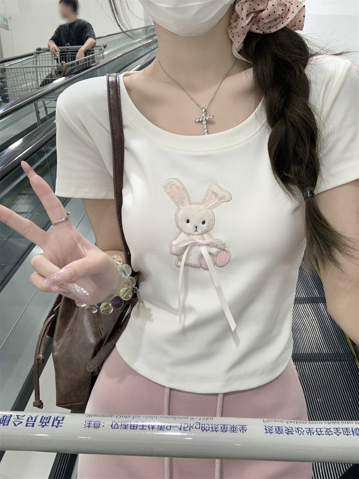 Real shot of summer Korean style round neck rabbit three-dimensional embroidery age-reducing right shoulder versatile pure cotton short-sleeved T-shirt top