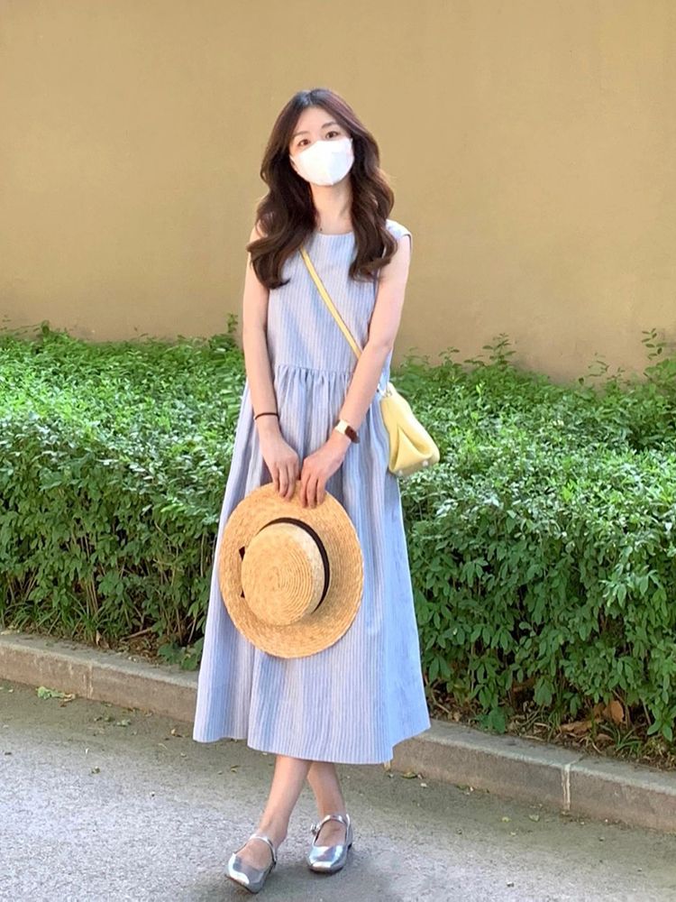 Tea break French blue striped vest dress for women 2024 new summer small person seaside vacation mid-length skirt