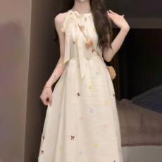批发蝴蝶结甜美温柔露肩无袖<b class='q'>连衣裙</b>2026夏季新款收腰显瘦气质百搭长裙