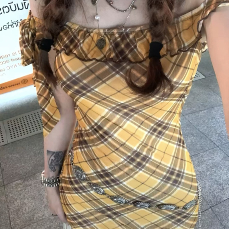 Hot girl retro plaid suspender dress, feminine earring design, streamer skirt, slim hip-hugging skirt