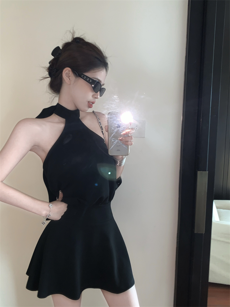 Actual shot of black halterneck dress for women, summer waist slimming, backless A-line skirt