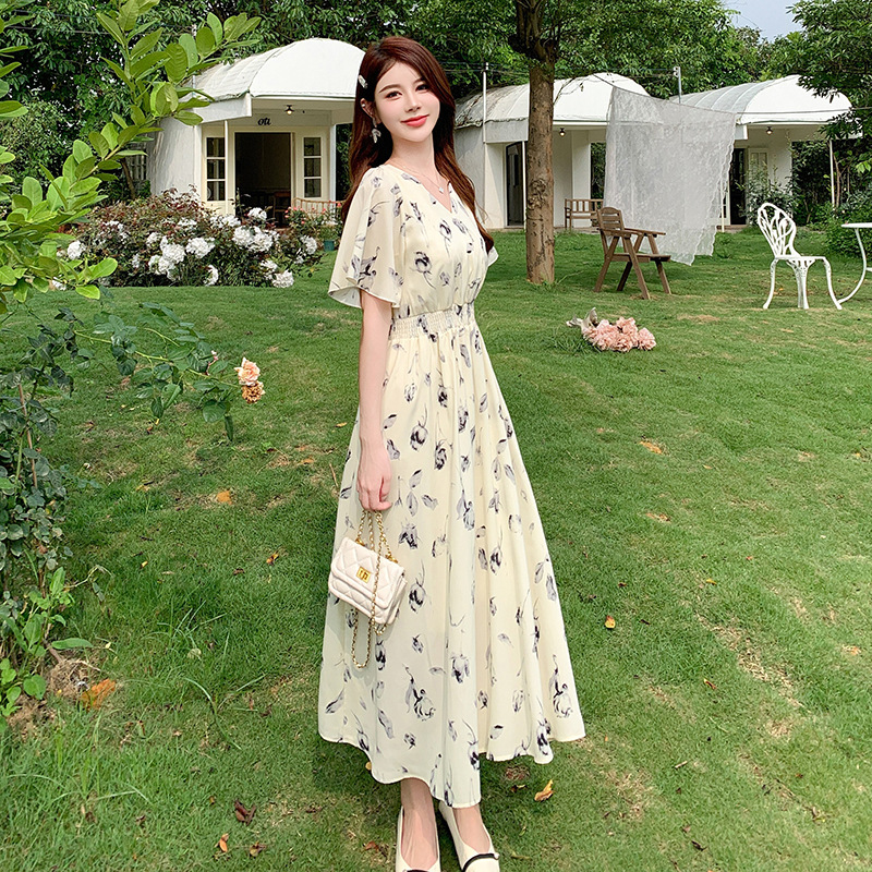 Skirt looks slimming 2024 summer new ins super fairy student V-neck forest style slim dress fairy skirt floral floral