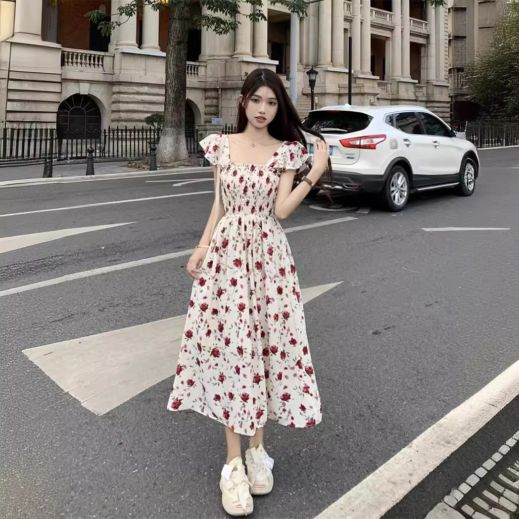 French Hepburn style British style small flying sleeves square neck tea break long skirt pleated waist dress for women 2024 summer new