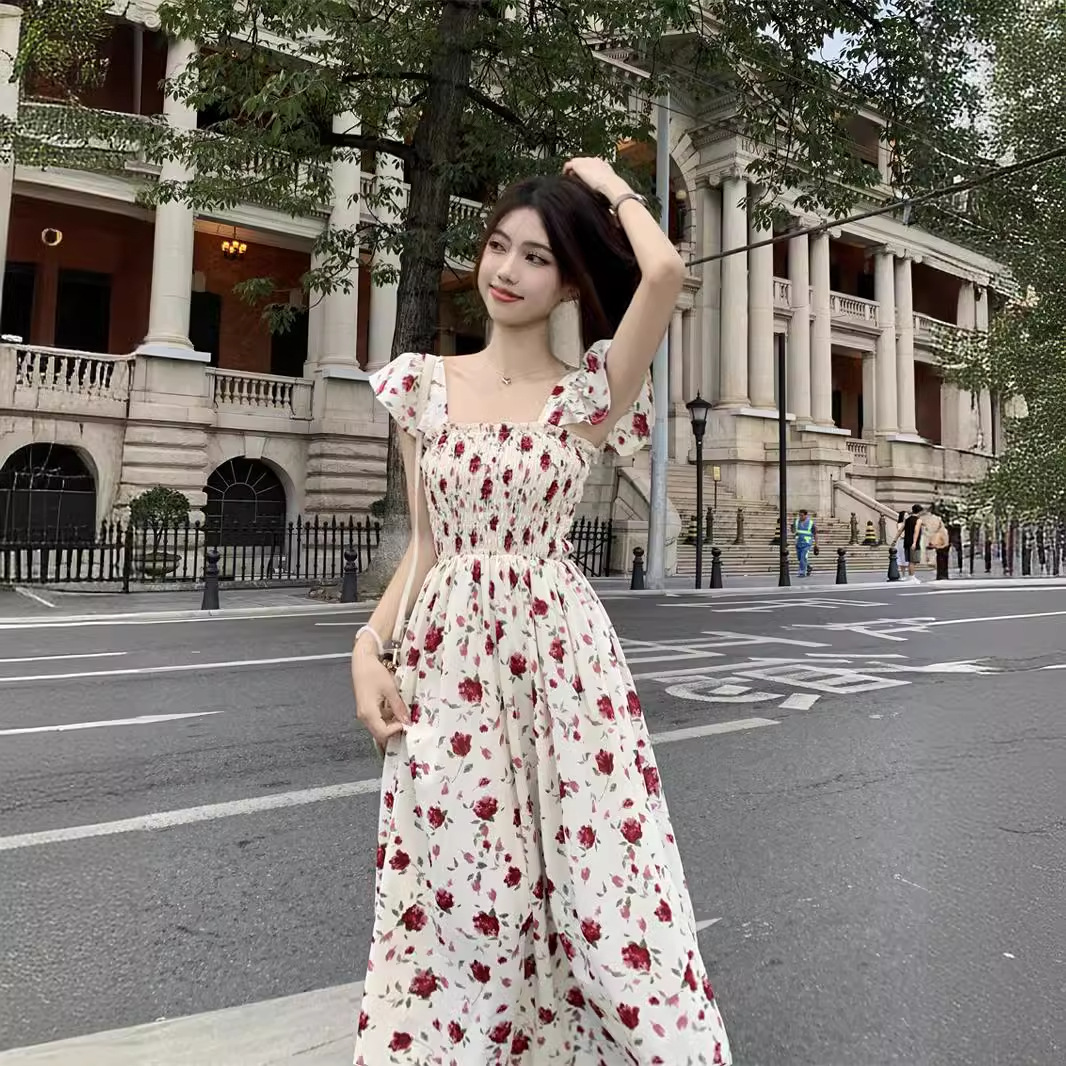 French Hepburn style British style small flying sleeves square neck tea break long skirt pleated waist dress for women 2024 summer new