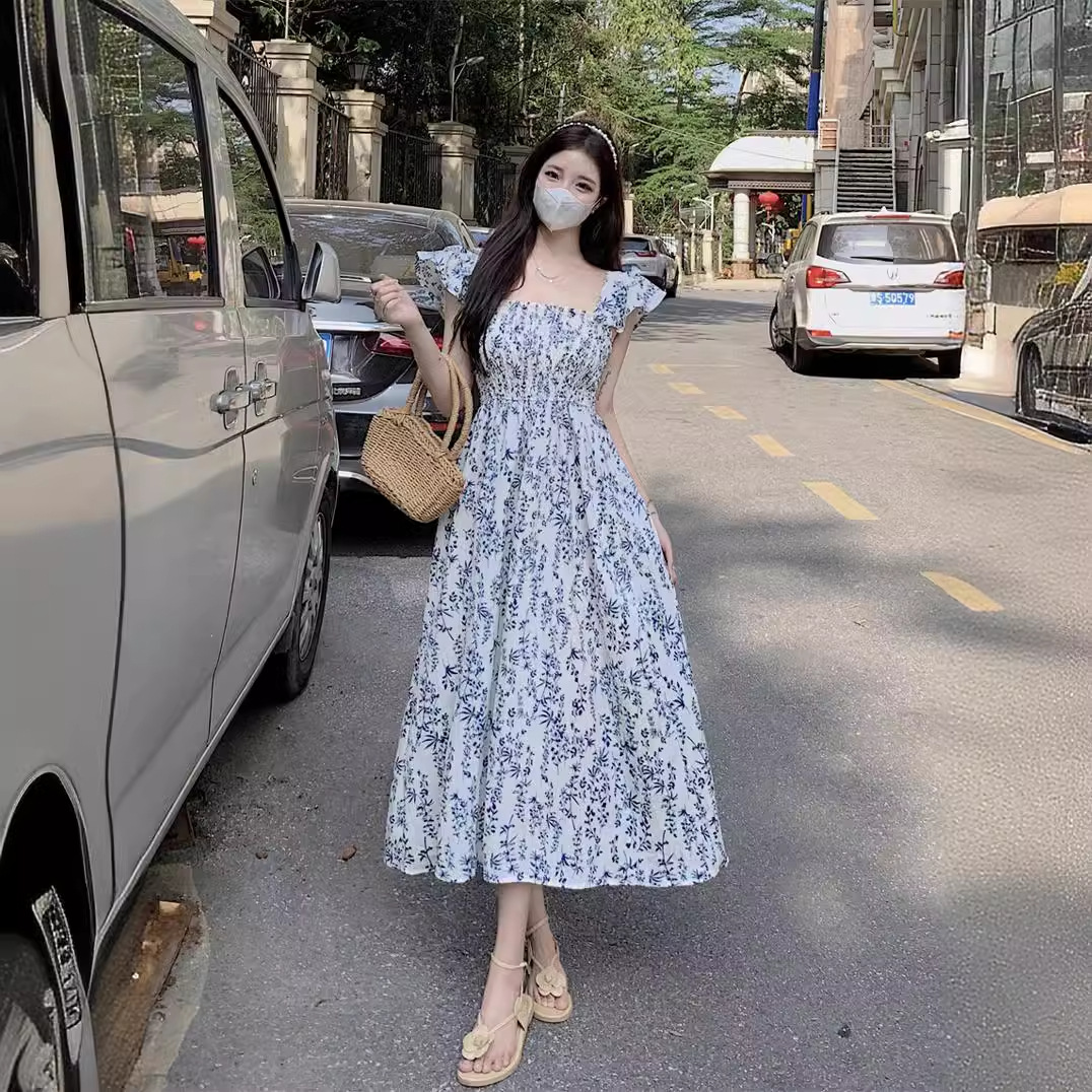 French Hepburn style British style small flying sleeves square neck tea break long skirt pleated waist dress for women 2024 summer new