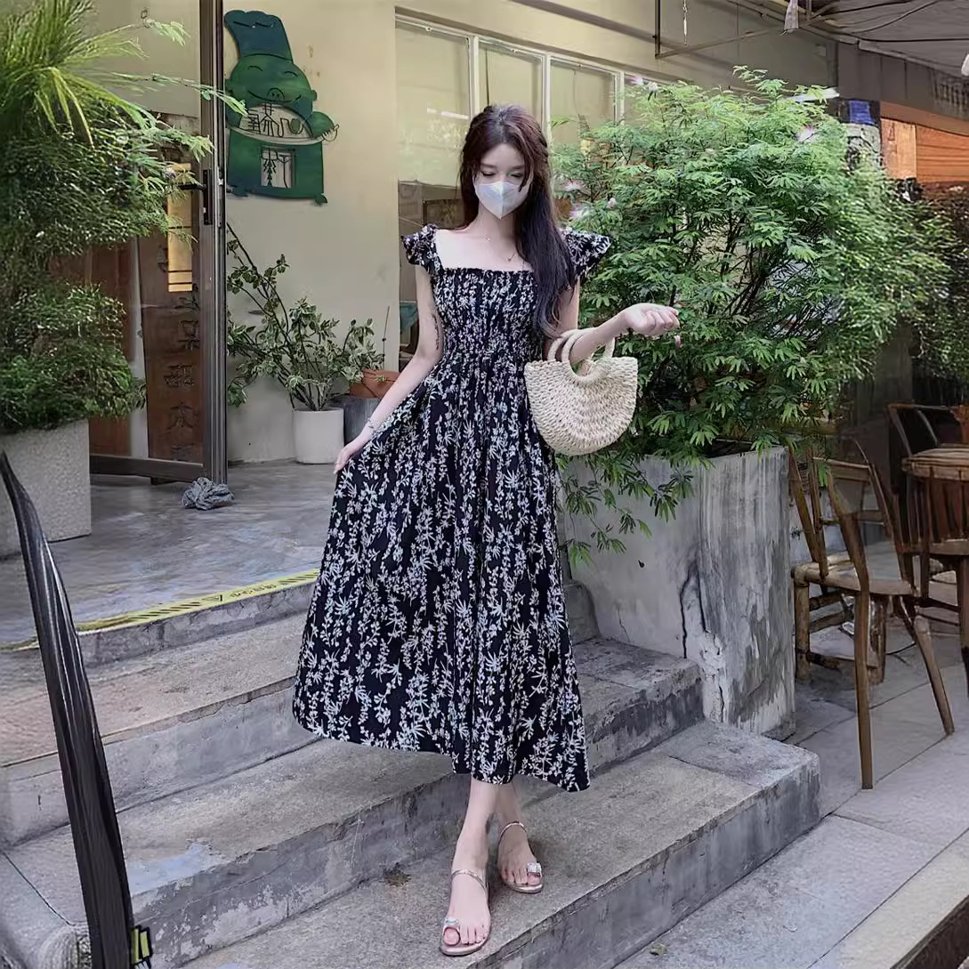 French Hepburn style British style small flying sleeves square neck tea break long skirt pleated waist dress for women 2024 summer new