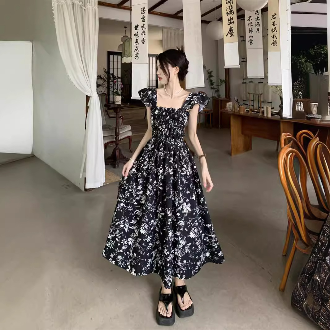 French Hepburn style British style small flying sleeves square neck tea break long skirt pleated waist dress for women 2024 summer new