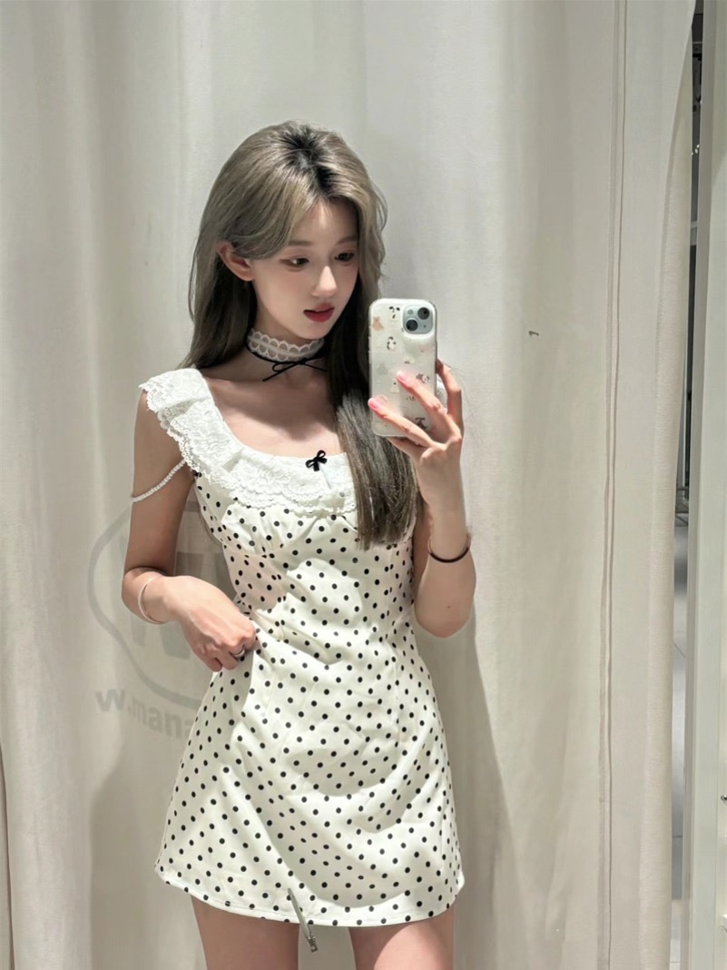 French square-neck lace polka-dot dress for women with summer petite temperament, slim waist and hip-hugging short skirt