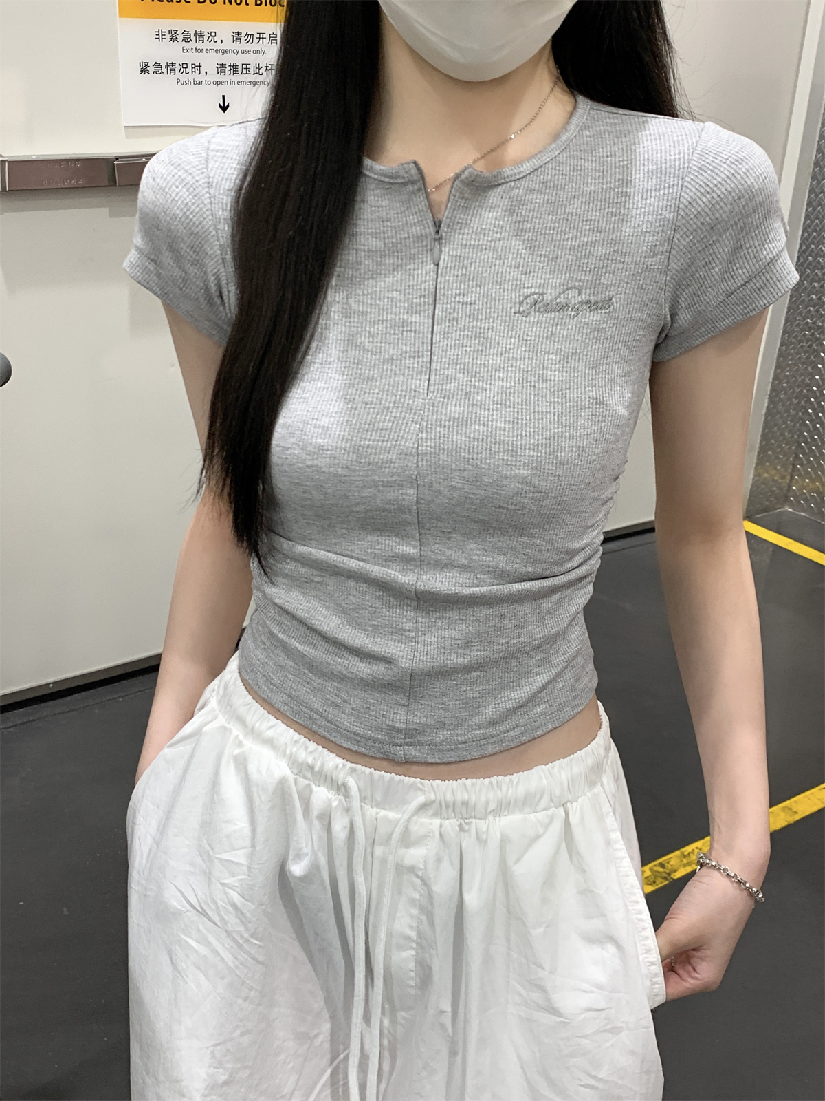 實拍 夏季韓版修身正肩拉鏈字母刺繡褶皺設計感短袖T恤上衣女
