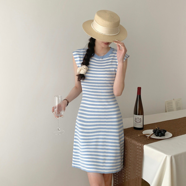 Already shipped 2024 new summer Korean style temperament round neck contrast striped knitted skirt high-end flying sleeves