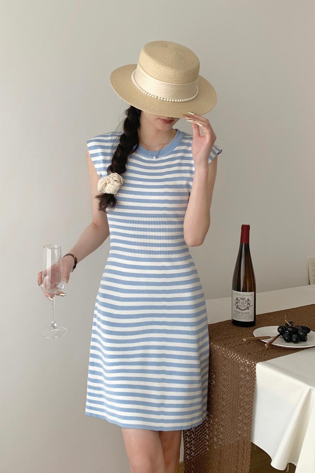 Already shipped 2024 new summer Korean style temperament round neck contrast striped knitted skirt high-end flying sleeves