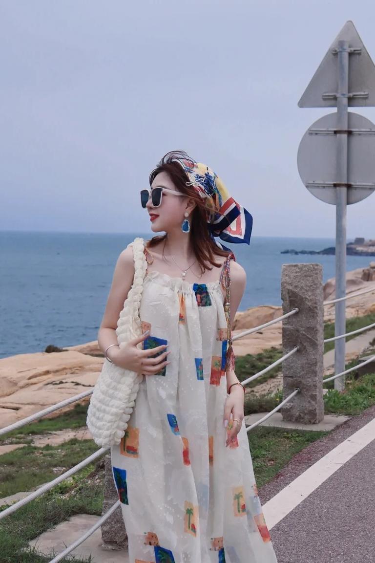 Tea break French high-end sexy seaside vacation floral suspender dress women's summer super fairy loose beach long dress