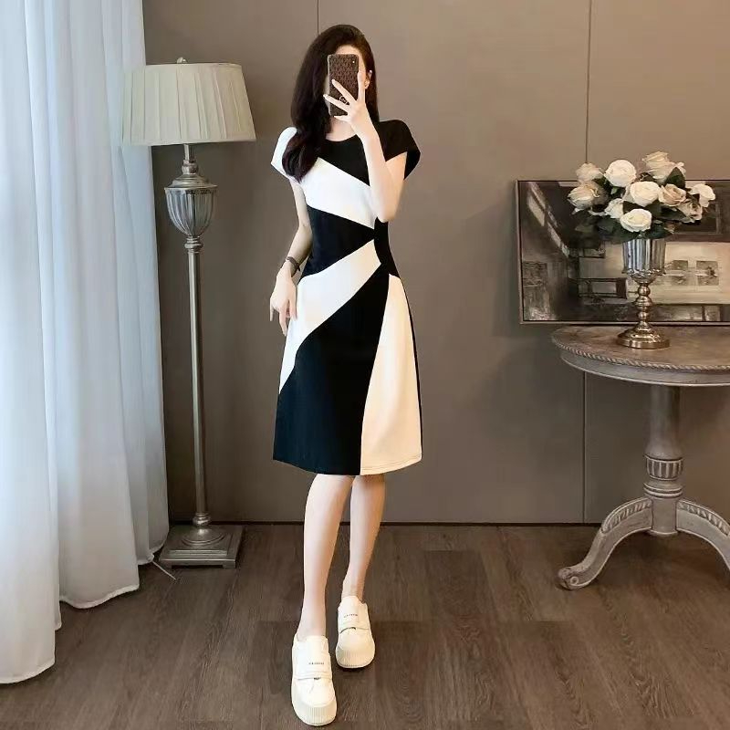 French dress summer 2024 new style temperament waist slimming high-end black and white splicing casual skirt