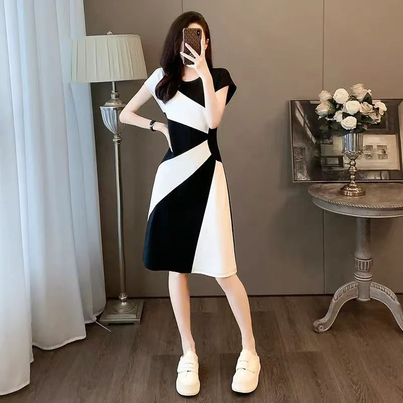 French dress summer 2024 new style temperament waist slimming high-end black and white splicing casual skirt