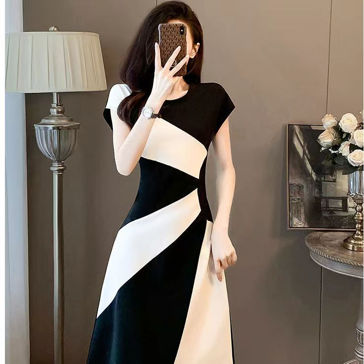 French dress summer 2024 new style temperament waist slimming high-end black and white splicing casual skirt