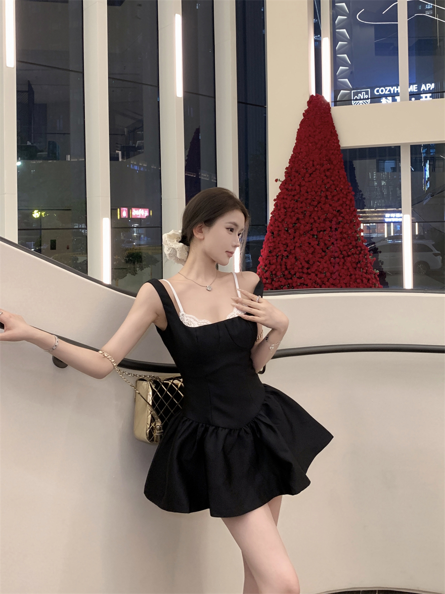 Real shot of fake lace two-piece spliced ​​suspender dress to slim down the waist