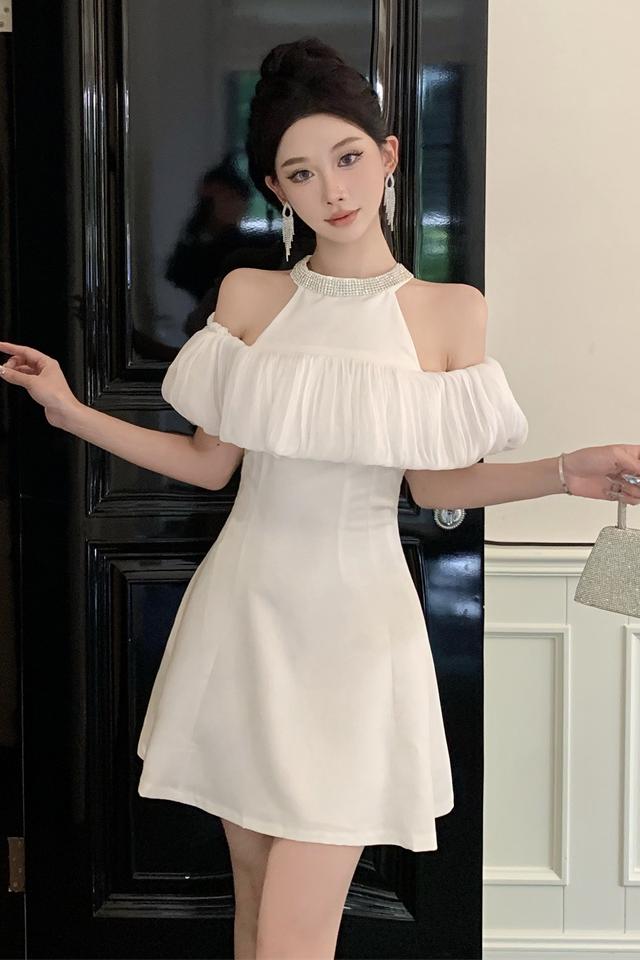 Real shot of summer temperament chic off-the-shoulder heavy-duty handmade diamond halterneck ruffled waist dress dress