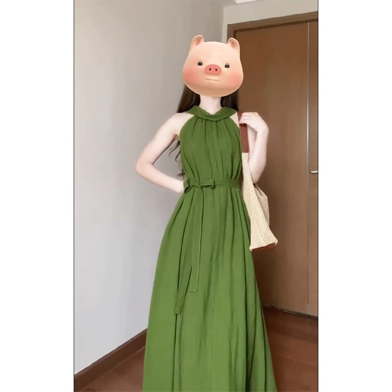 French high-end green halterneck suspender dress for women summer 2024 new seaside vacation style long dress