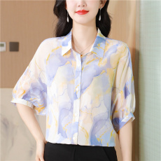 批发2026春夏新款翻领<b class='q'>桑蚕丝</b>开衫短袖女花色宽松气质显瘦百搭真丝衬衫