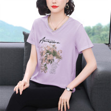批发实拍2026年夏季新款中年<b class='q'>妈妈</b>时尚气质减龄V领印花刺绣短袖T恤女