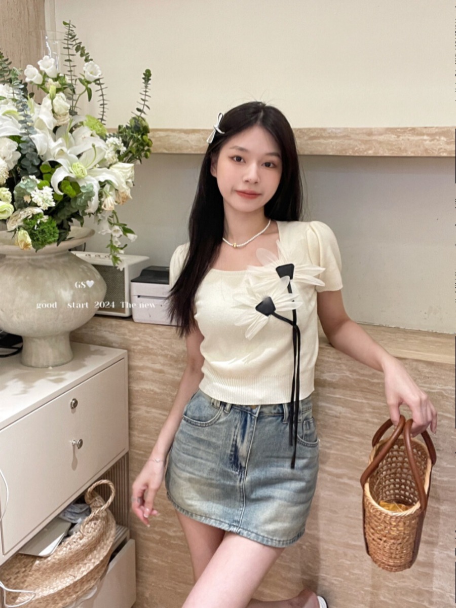 gs 3 차원 꽃 디자인 센스 작은 대중 고유 한 Chic 맨위 광장 칼라 쇼트 스타일 반팔 티셔츠 여성 여름 새로운